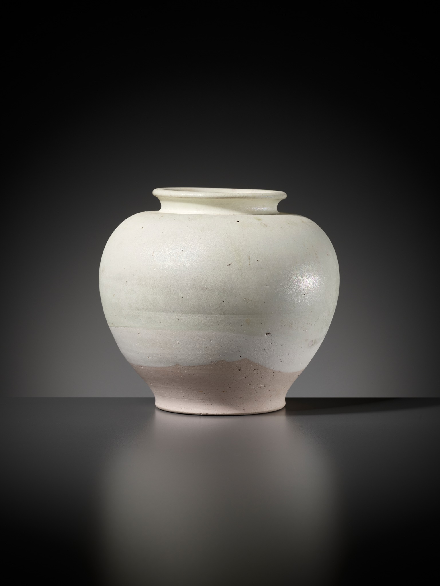 A WHITE-GLAZED JAR, TANG DYNASTY - Image 11 of 13