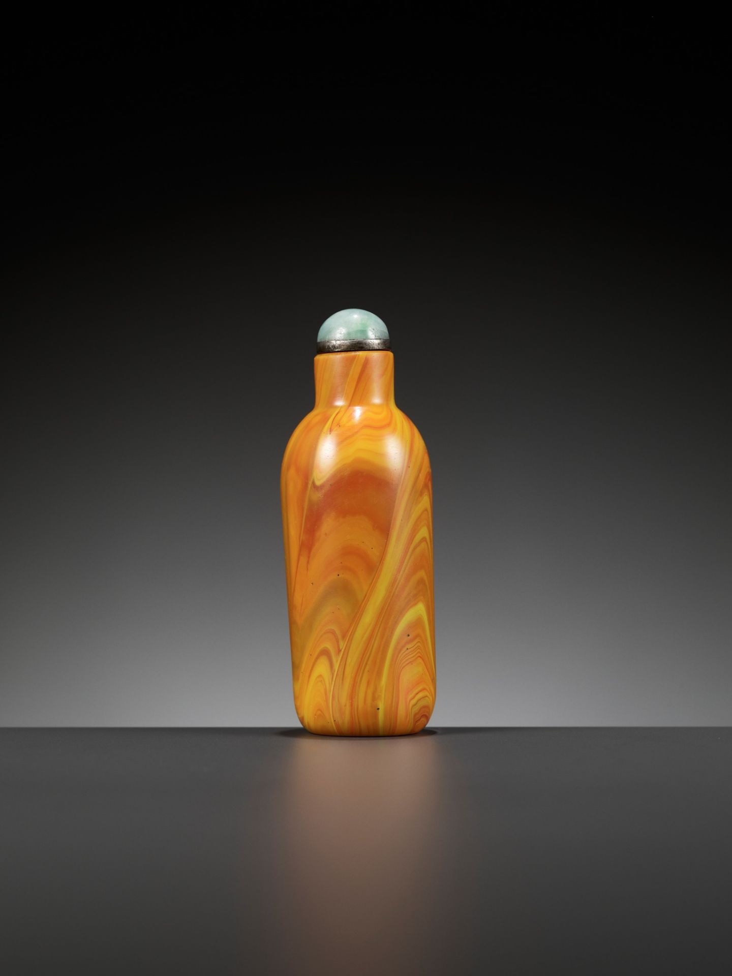 AN IMPERIAL ‘REALGAR’ GLASS SNUFF BOTTLE,ATTRIBUTED TO THE PALACE WORKSHOPS,QIANLONG MARK AND PERIOD - Bild 7 aus 10