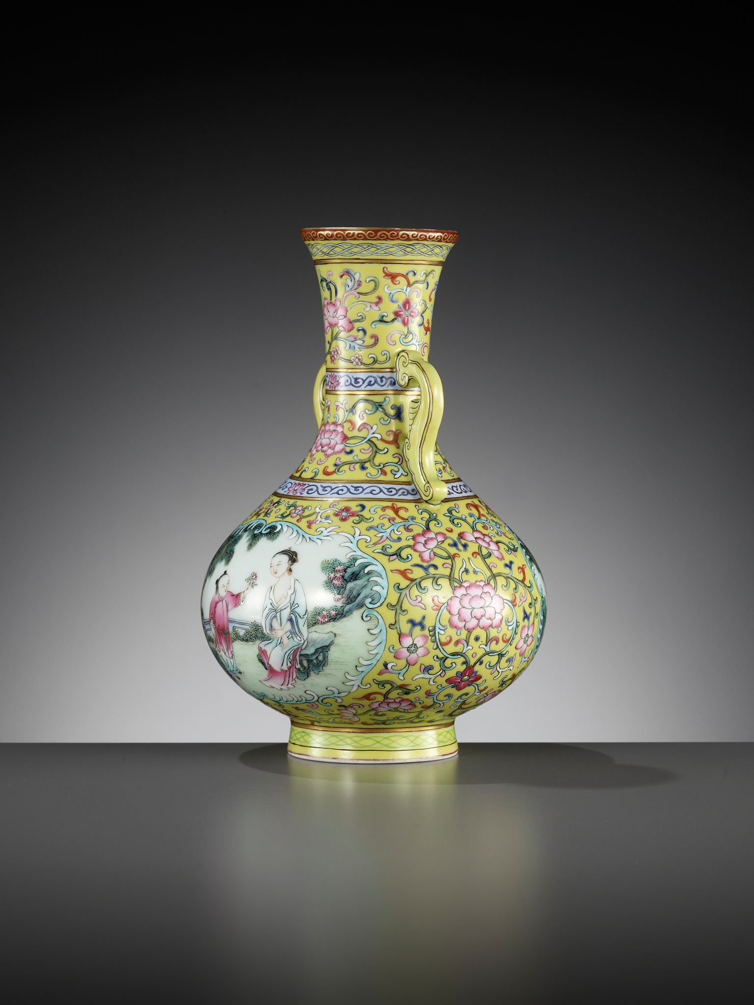 A MAGNIFICENT IMPERIAL-YELLOW GROUND FAMILLE ROSE 'LADY AND CHILD' VASE, QING DYNASTY - Image 9 of 14