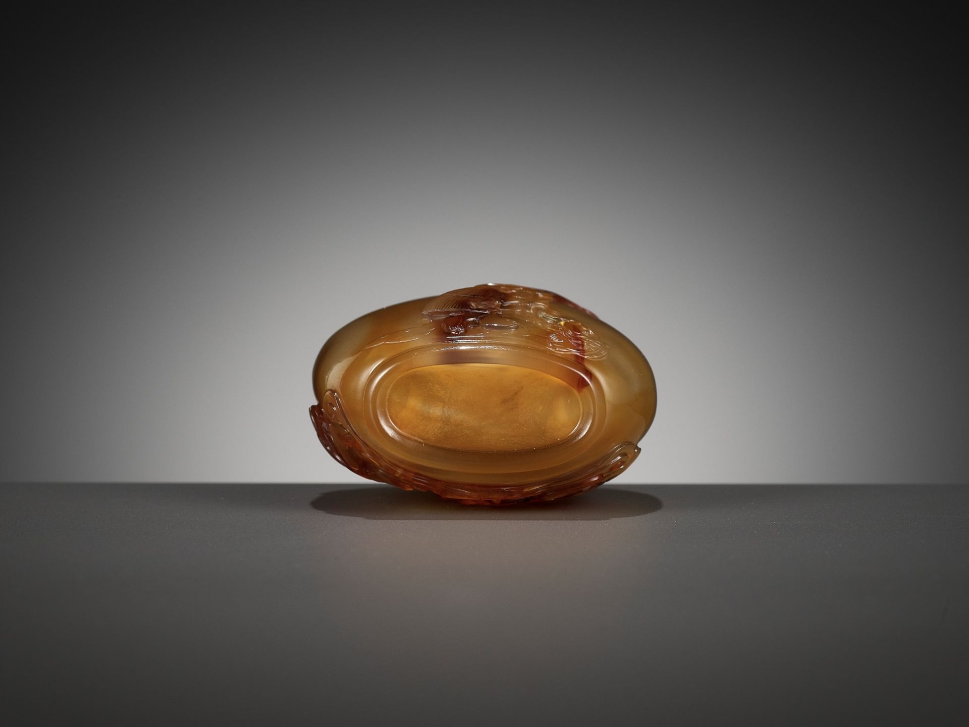 A CAMEO AGATE 'ZHONG KUI' SNUFF BOTTLE, OFFICIAL SCHOOL, CHINA, 1770-1840 - Image 14 of 14