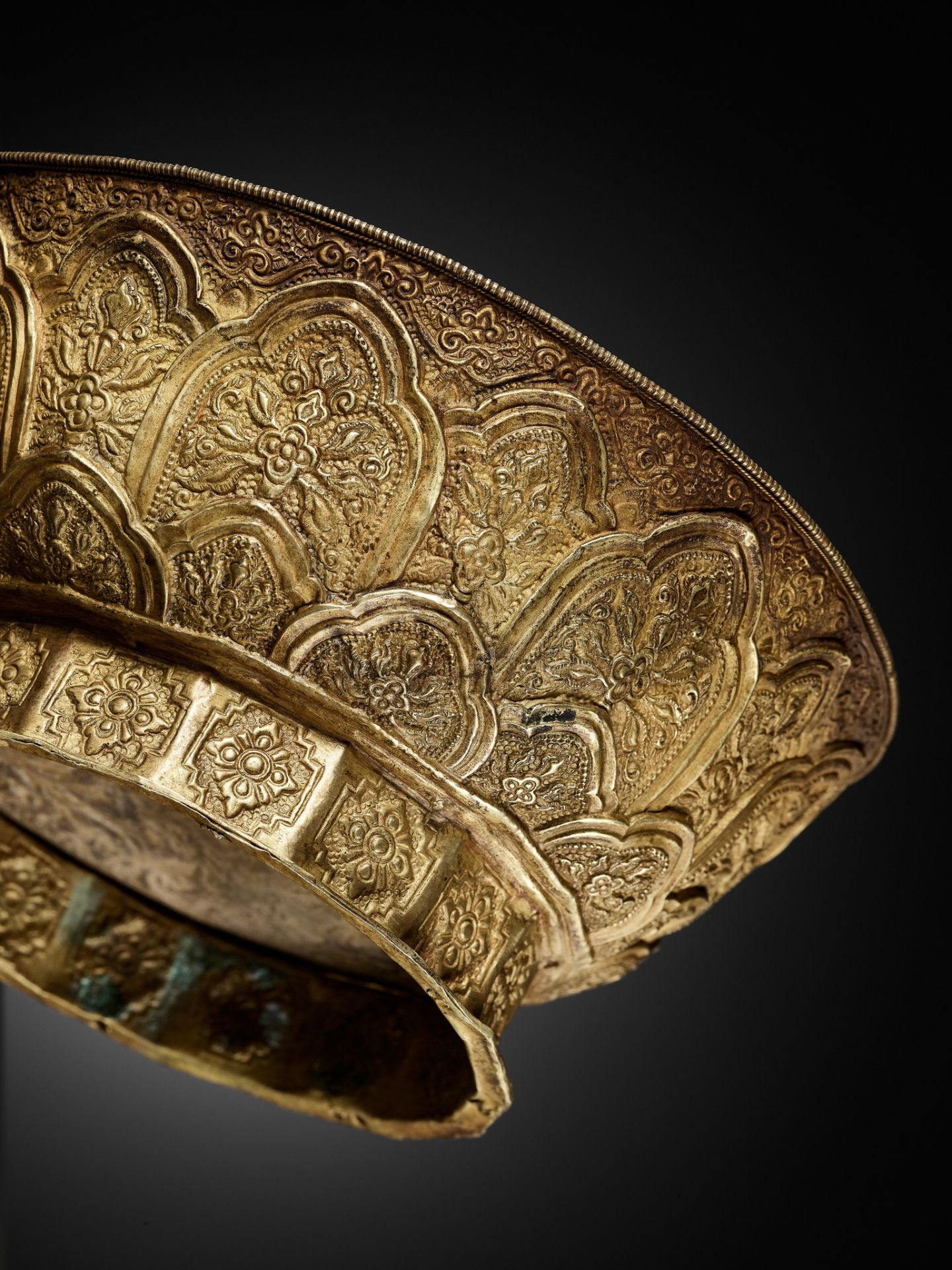 A SILVER-INLAID GOLD REPOUSSÉ BOWL DEPICTING GARUDA, VIETNAM,FORMER KINGDOMS OF CHAMPA,CIRCA 10TH C. - Image 8 of 18