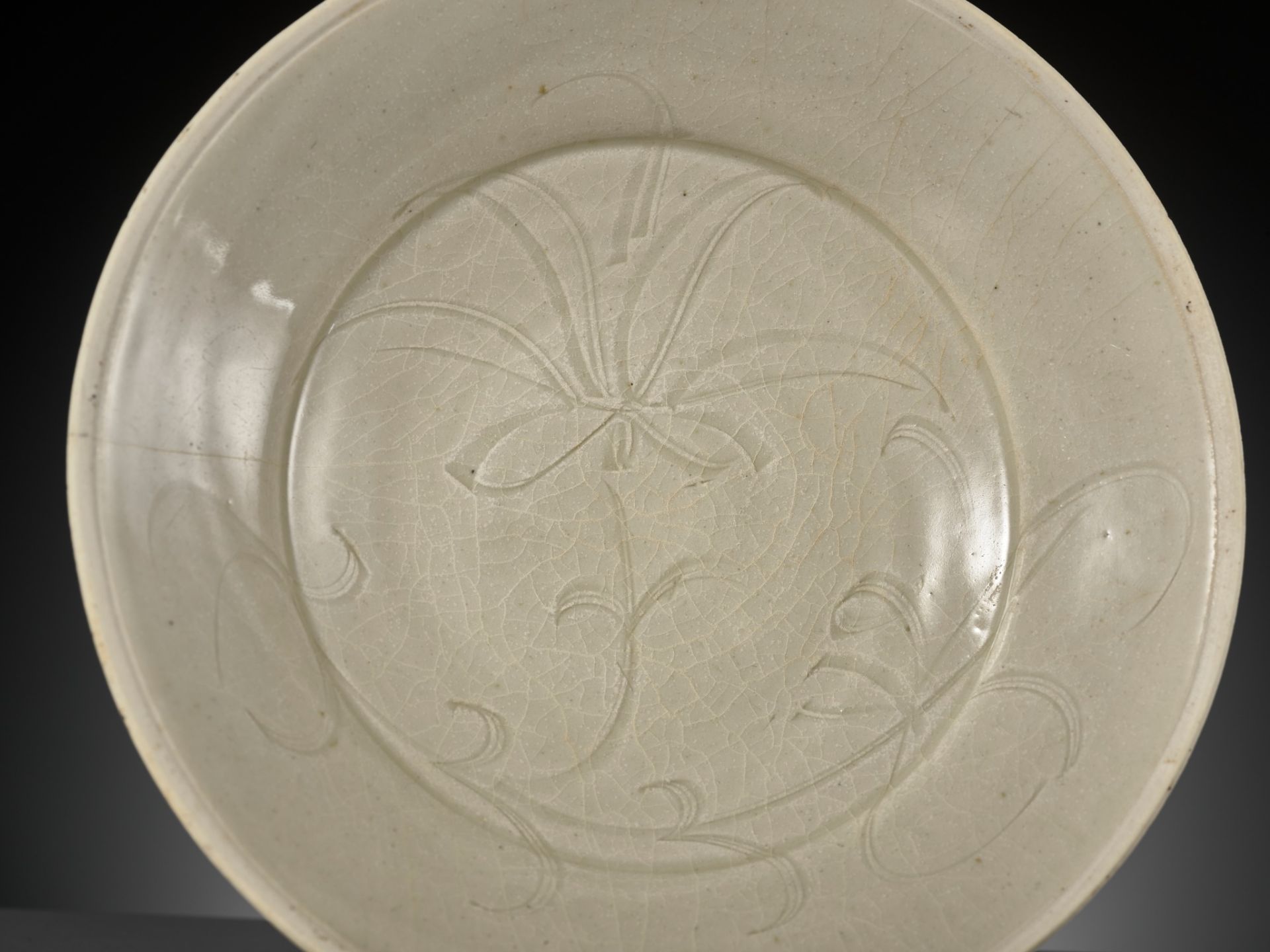 A CARVED DINGYAO WHITE-GLAZED 'LOTUS' BOWL, SONG DYNASTY - Image 3 of 11