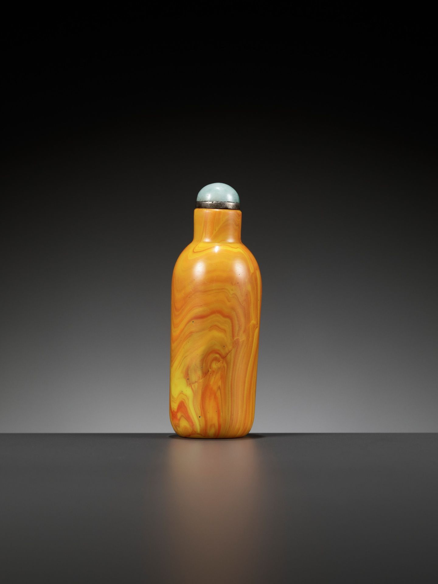 AN IMPERIAL ‘REALGAR’ GLASS SNUFF BOTTLE,ATTRIBUTED TO THE PALACE WORKSHOPS,QIANLONG MARK AND PERIOD - Image 3 of 10