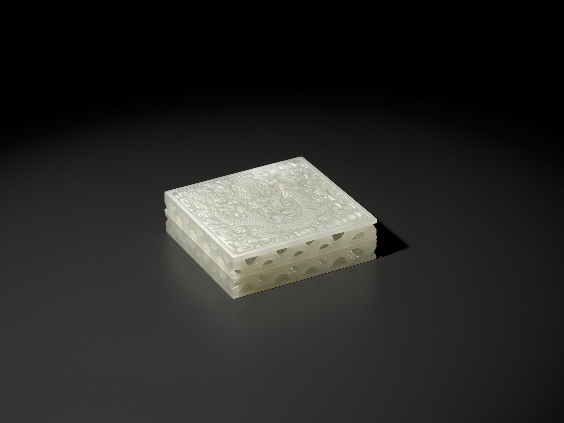 A WHITE JADE OPENWORK POMANDER BOX AND COVER, QIANLONG PERIOD - Image 6 of 11
