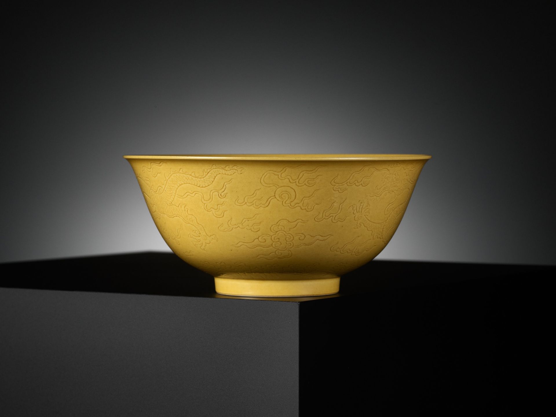 AN IMPERIAL YELLOW-GLAZED AND INCISED 'DRAGON' BOWL, QIANLONG MARK AND PERIOD - Image 9 of 17