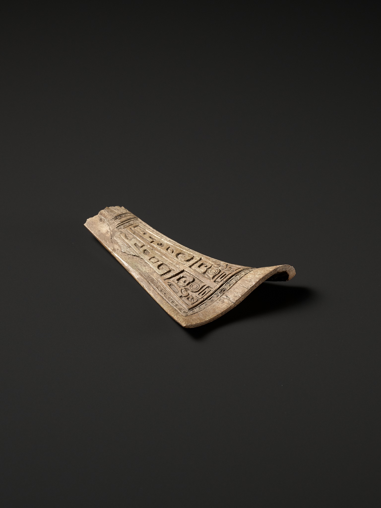 AN ARCHAIC CEREMONIAL BONE CARVING, SHANG DYNASTY - Image 8 of 16