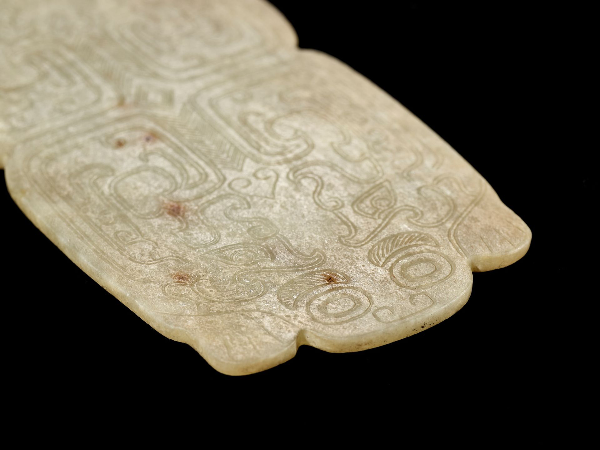 AN IMPORTANT YELLOW JADE 'DOUBLE-BEAR' ORNAMENTAL SEAL AND RITUAL PLAQUE, SPRING AND AUTUMN PERIOD, - Image 22 of 26
