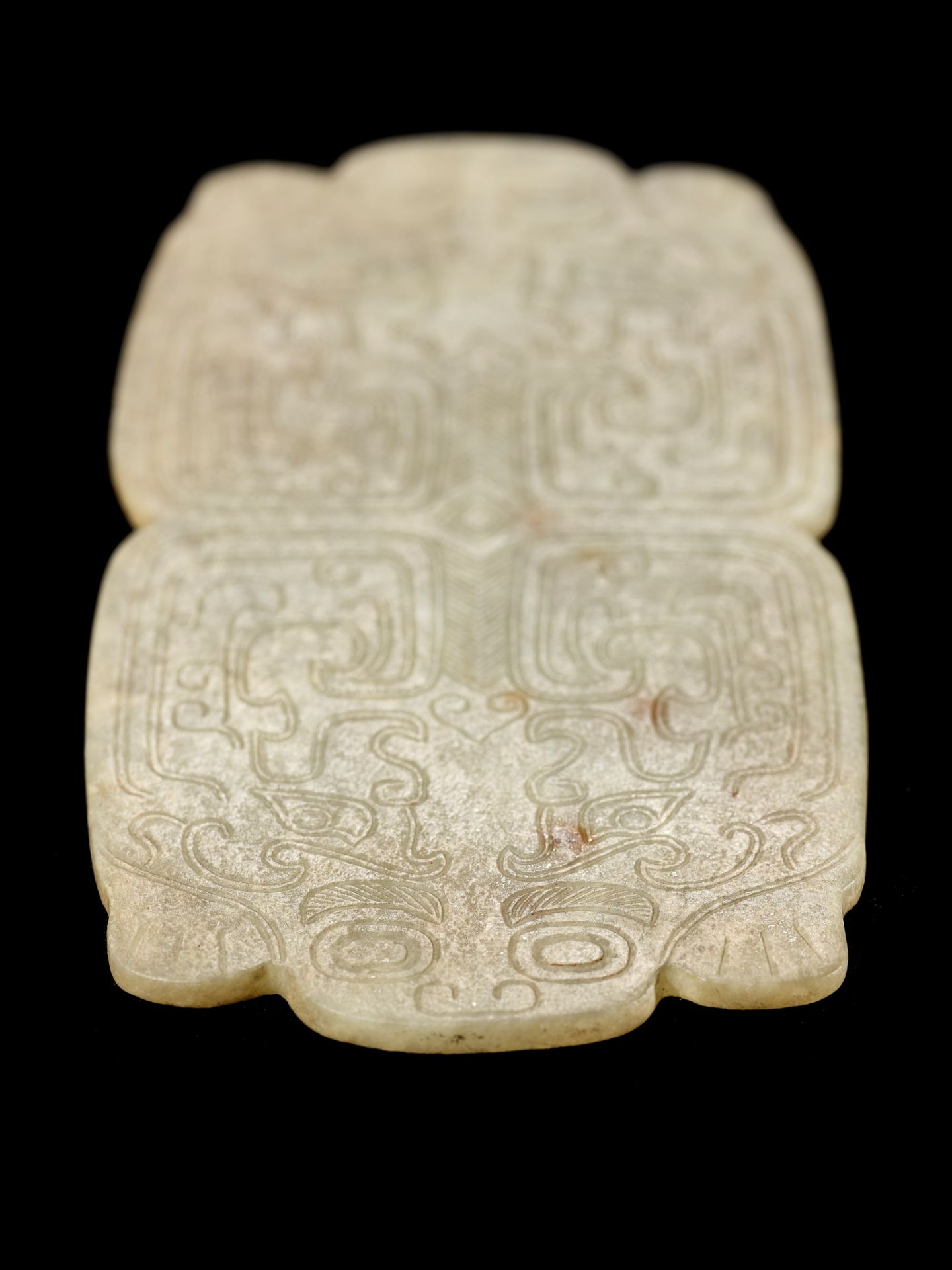AN IMPORTANT YELLOW JADE 'DOUBLE-BEAR' ORNAMENTAL SEAL AND RITUAL PLAQUE, SPRING AND AUTUMN PERIOD, - Image 3 of 26