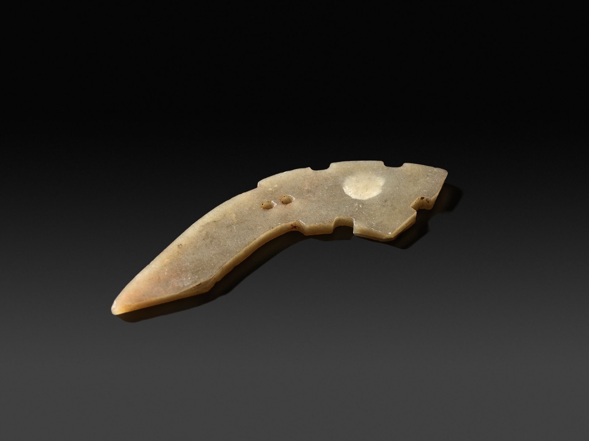 A JADE 'DRAGON' MINIATURE PENDANT, WARRING STATES PERIOD - Image 10 of 10