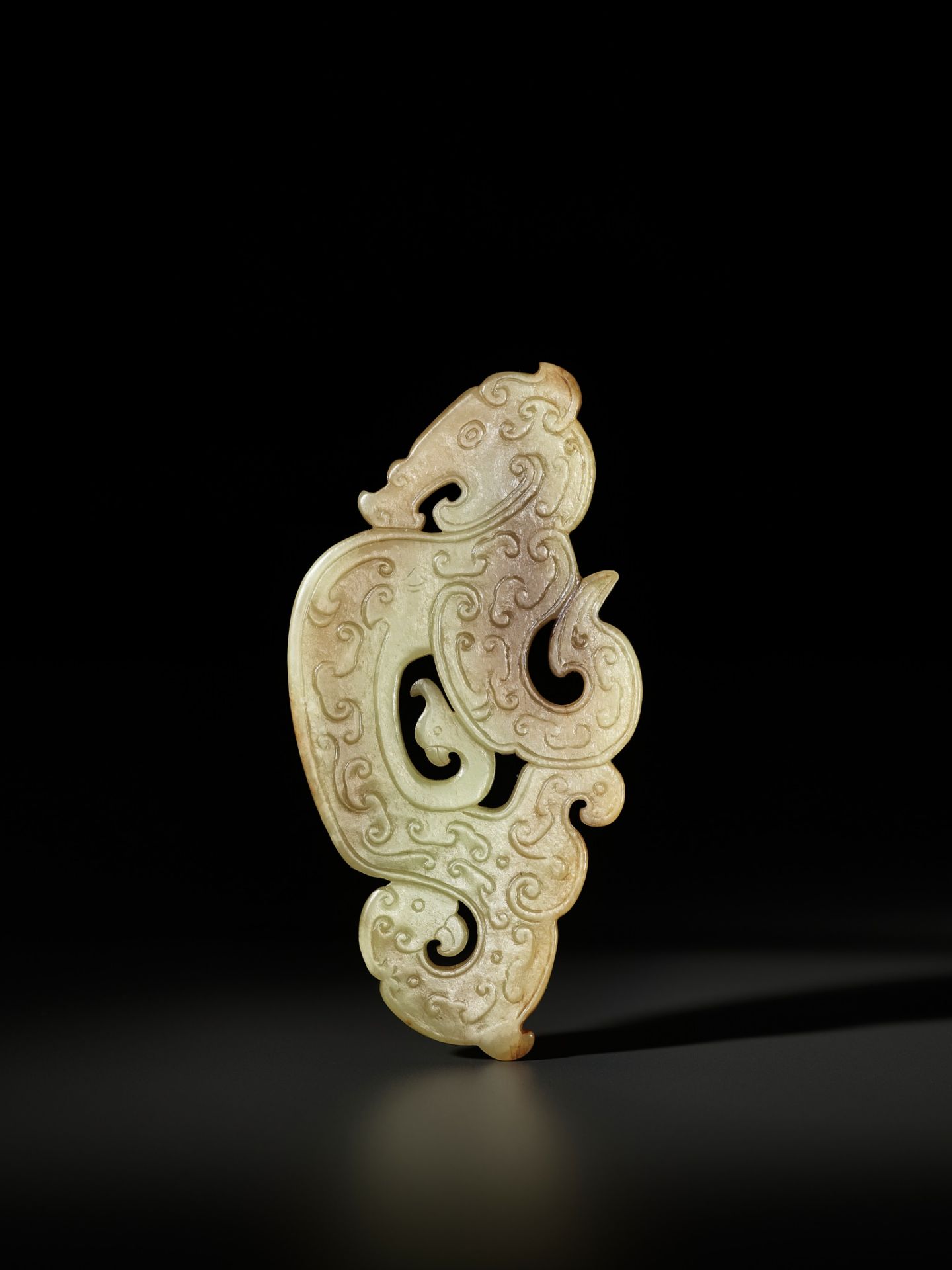 AN ARCHAISTIC YELLOW JADE 'DRAGON AND PHEONIX' PENDANT, SONG TO MING DYNASTY - Bild 7 aus 14