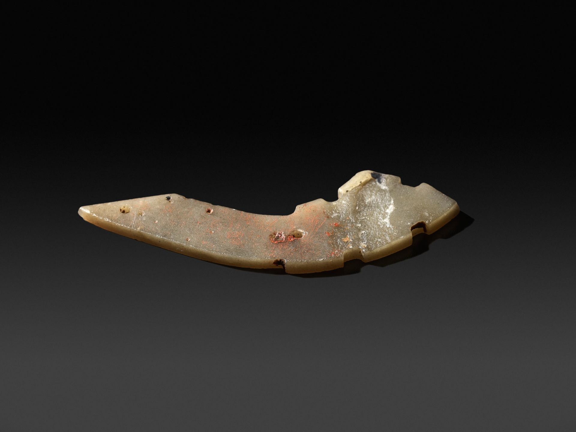 A JADE 'DRAGON' MINIATURE PENDANT, WARRING STATES PERIOD - Image 9 of 10