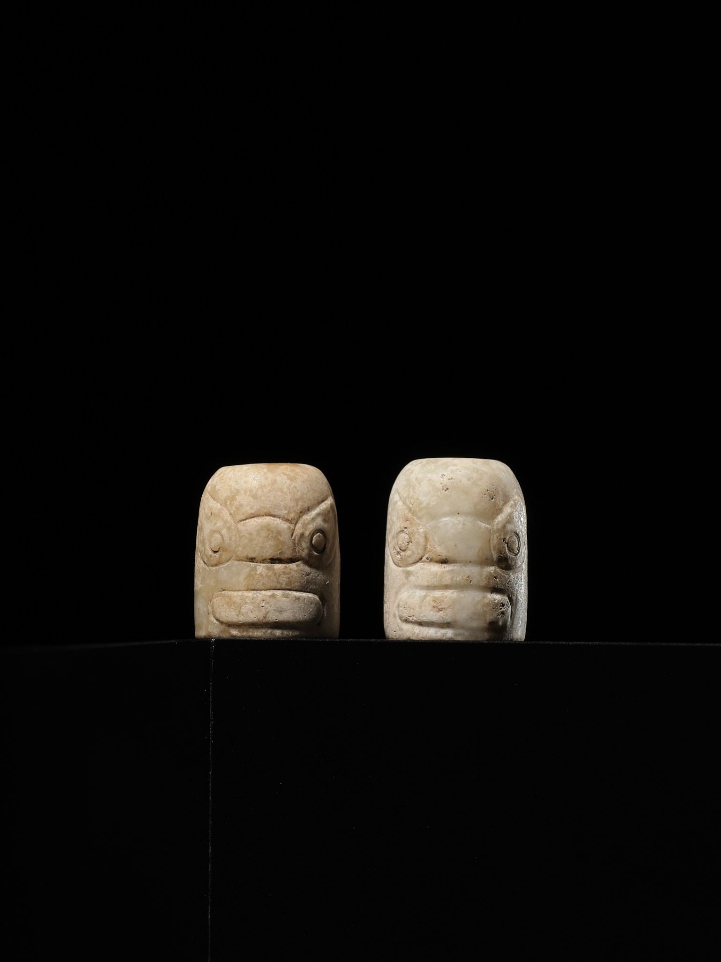 A PAIR OF JADE BEAD ORNAMENTS WITH GODHEAD MASKS, SHENREN, LIANGZHU CULTURE - Bild 6 aus 13