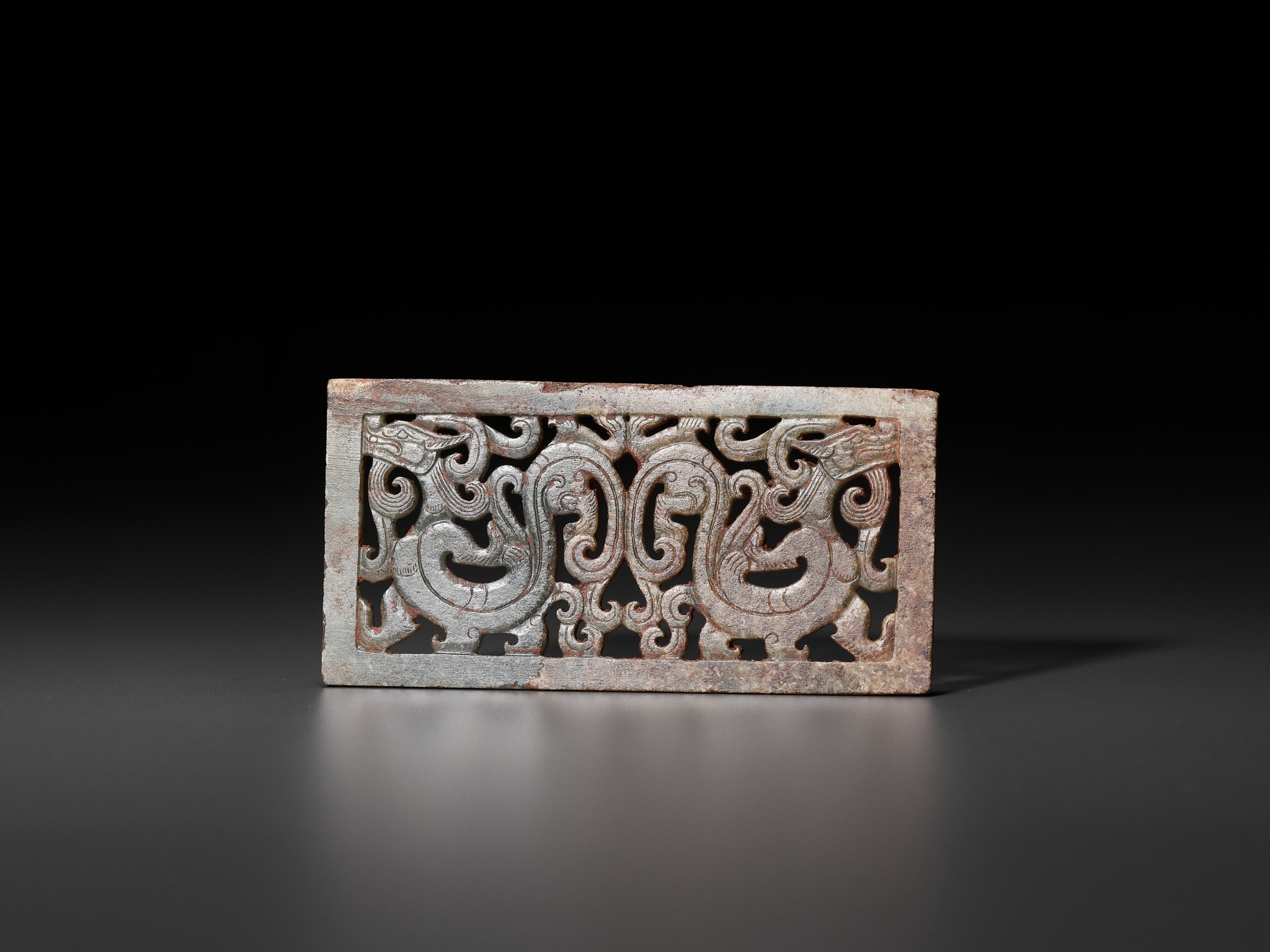 A RECTANGULAR GREEN JADE 'DOUBLE DRAGON' PLAQUE, LATE WARRING STATES PERIOD TO EARLY WESTERN HAN DYN - Image 11 of 12