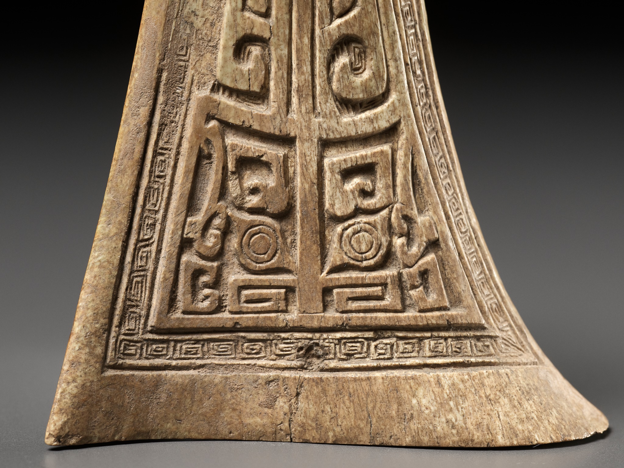 AN ARCHAIC CEREMONIAL BONE CARVING, SHANG DYNASTY - Image 13 of 16