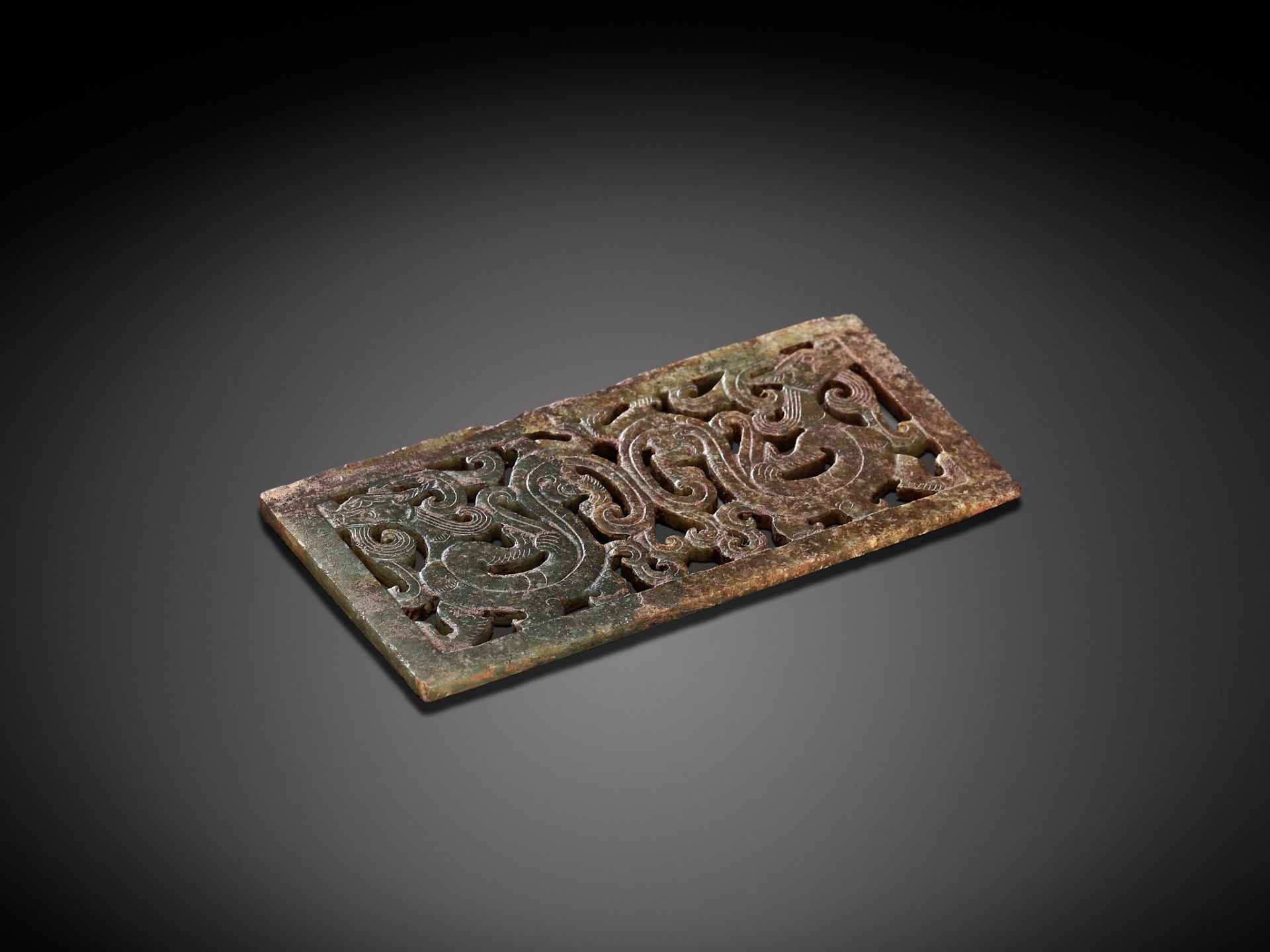 A RECTANGULAR GREEN JADE 'DOUBLE DRAGON' PLAQUE, LATE WARRING STATES PERIOD TO EARLY WESTERN HAN DYN - Bild 9 aus 12