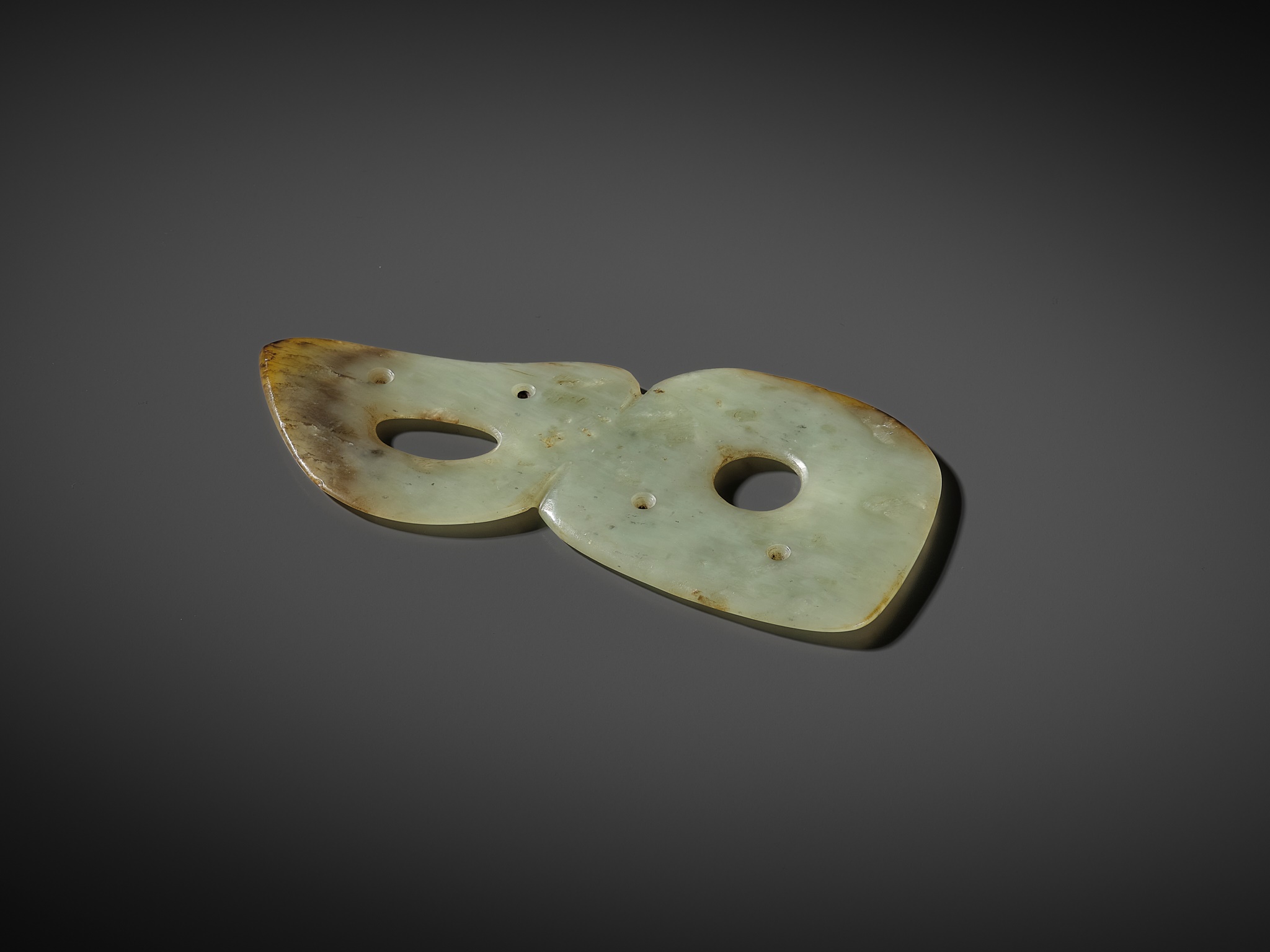A PALE YELLOW JADE DOUBLE-HOLE ORNAMENT PLAQUE, HONGSHAN CULTURE - Image 14 of 14