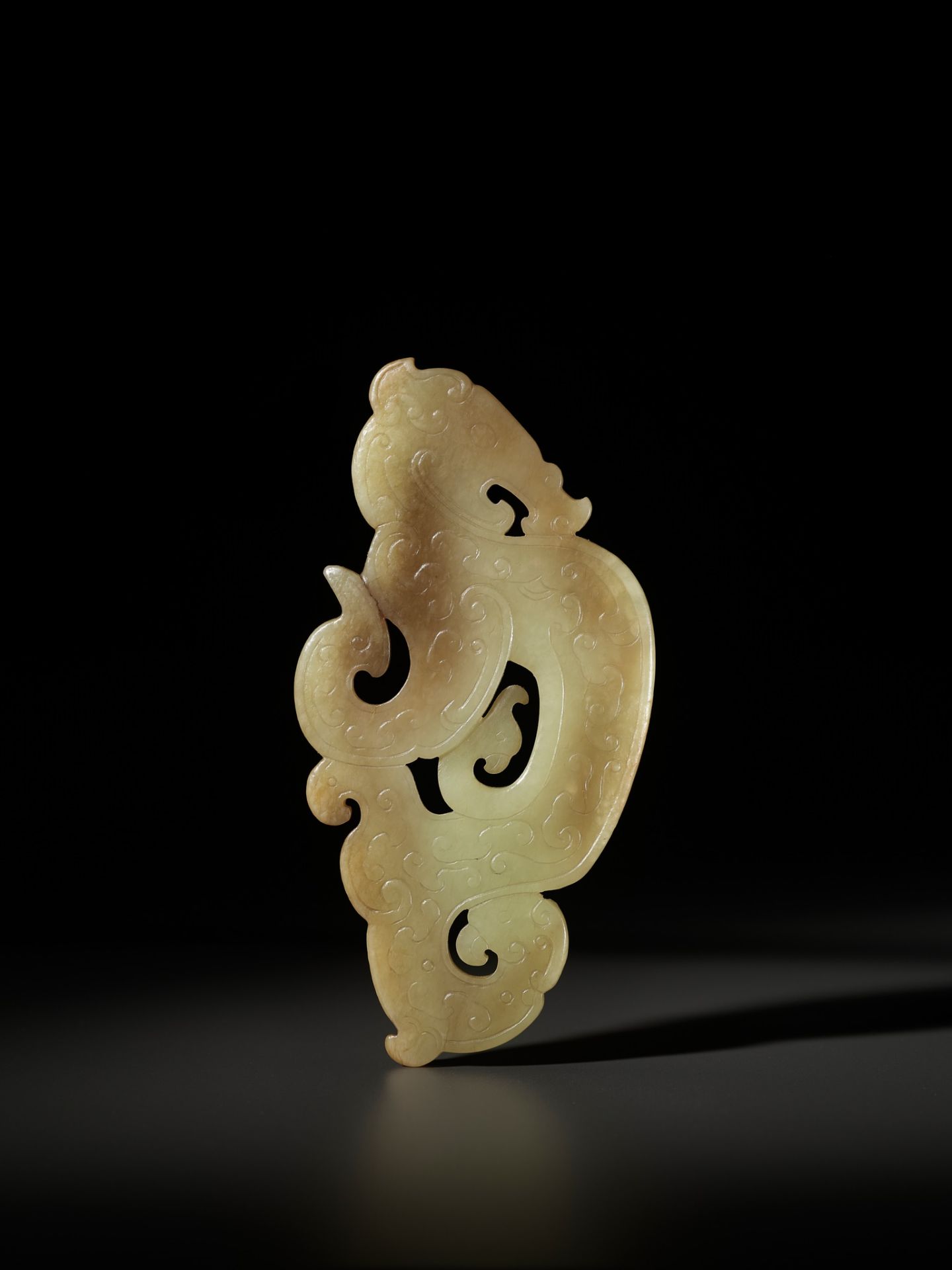 AN ARCHAISTIC YELLOW JADE 'DRAGON AND PHEONIX' PENDANT, SONG TO MING DYNASTY - Bild 6 aus 14