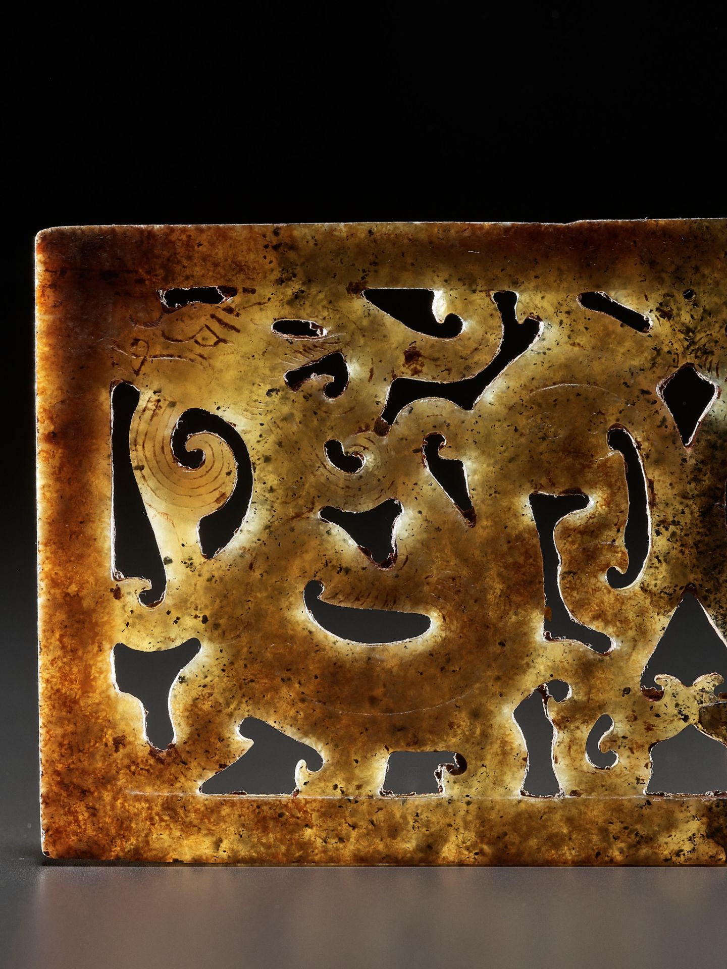 A RECTANGULAR GREEN JADE 'DOUBLE DRAGON' PLAQUE, LATE WARRING STATES PERIOD TO EARLY WESTERN HAN DYN - Bild 8 aus 12