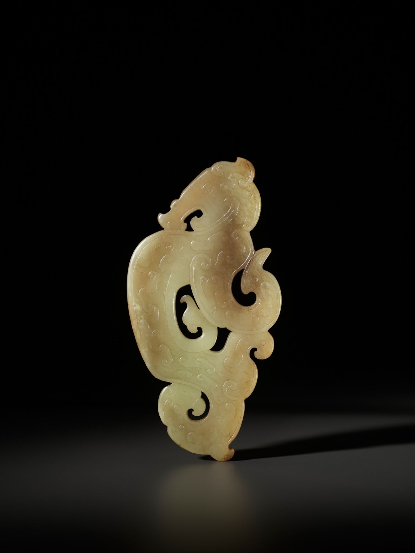 AN ARCHAISTIC YELLOW JADE 'DRAGON AND PHEONIX' PENDANT, SONG TO MING DYNASTY - Bild 2 aus 14