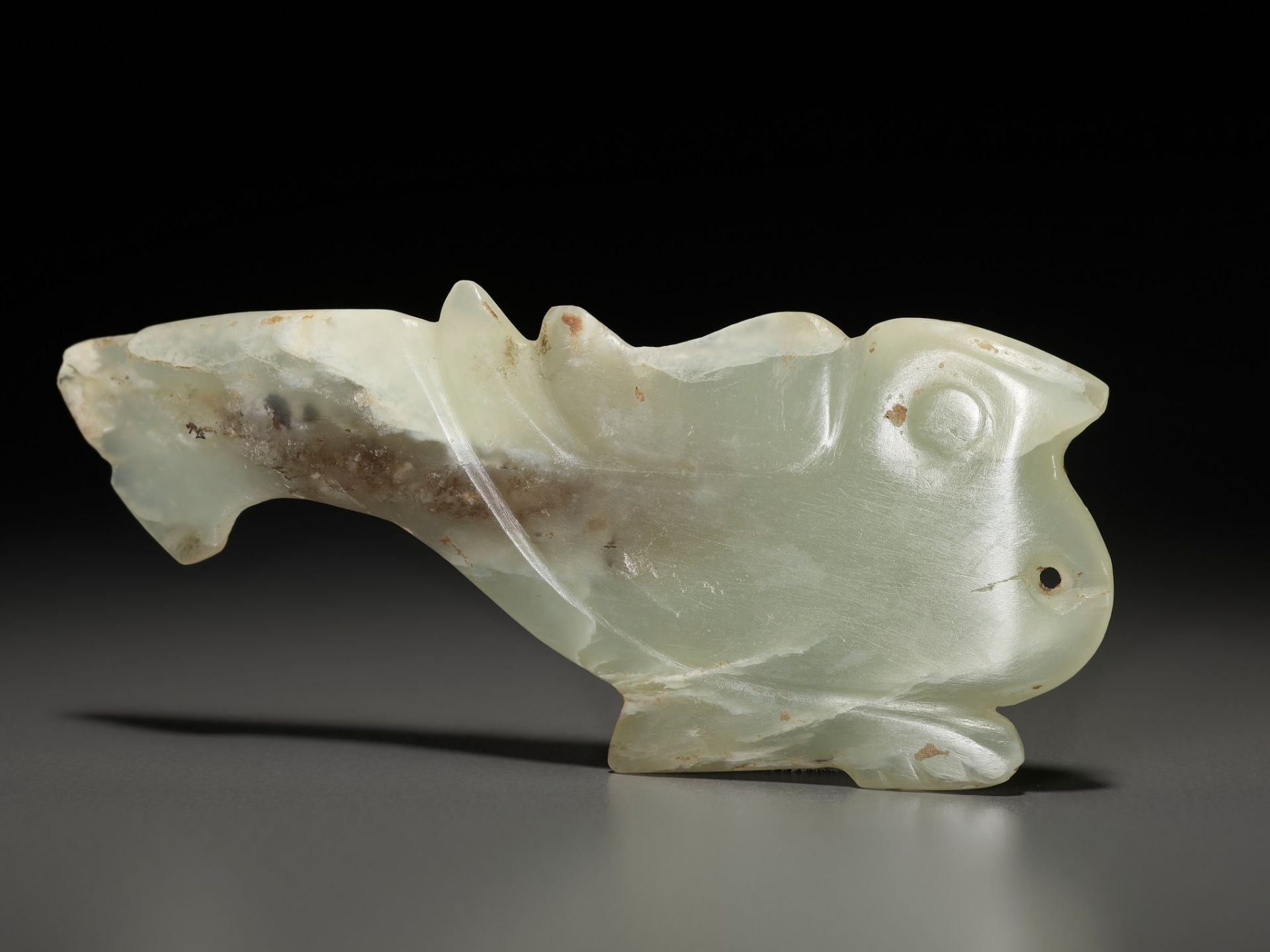 A JADE 'BIRD' PENDANT, SHANG TO WESTERN ZHOU DYNASTY - Bild 8 aus 10