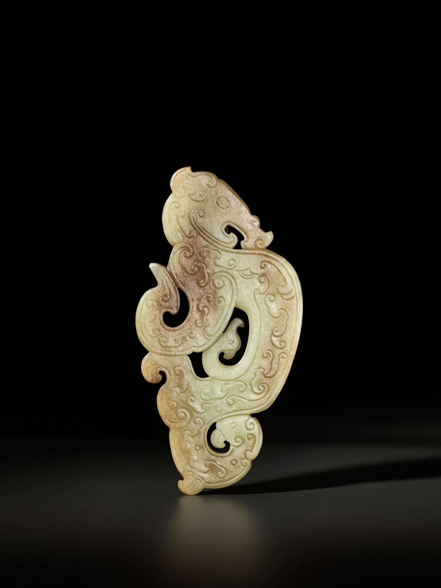 AN ARCHAISTIC YELLOW JADE 'DRAGON AND PHEONIX' PENDANT, SONG TO MING DYNASTY - Bild 9 aus 14