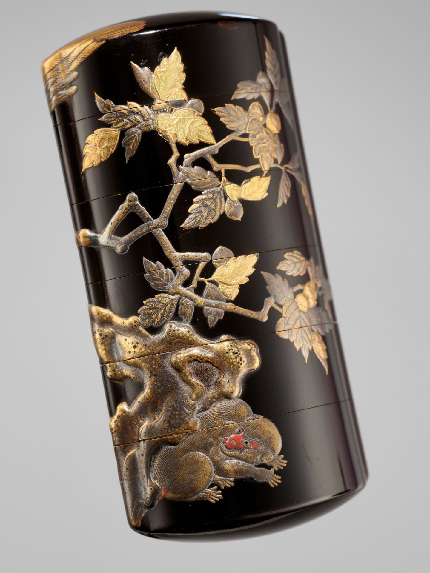 A FINE FIVE-CASE LACQUER INRO DEPICTING AN EAGLE AND MONKEY - Image 4 of 6