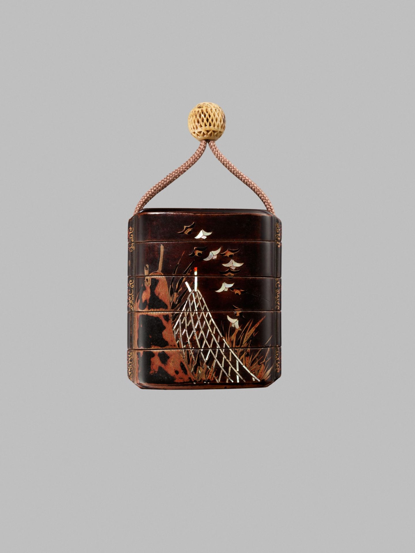 A FINE FOUR-CASE INRO DEPICTING BIRDS IN FLIGHT ABOVE NETS AND FISH TRAPS - Image 7 of 8