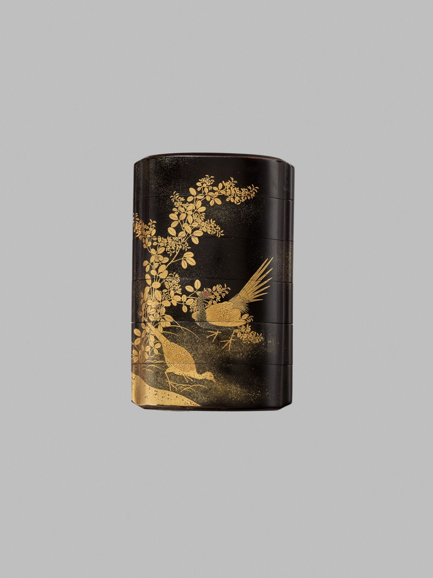 A FINE TOGIDASHI FIVE-CASE INRO DEPICTING PHEASANTS AND TURTLE DOVES - Bild 3 aus 5