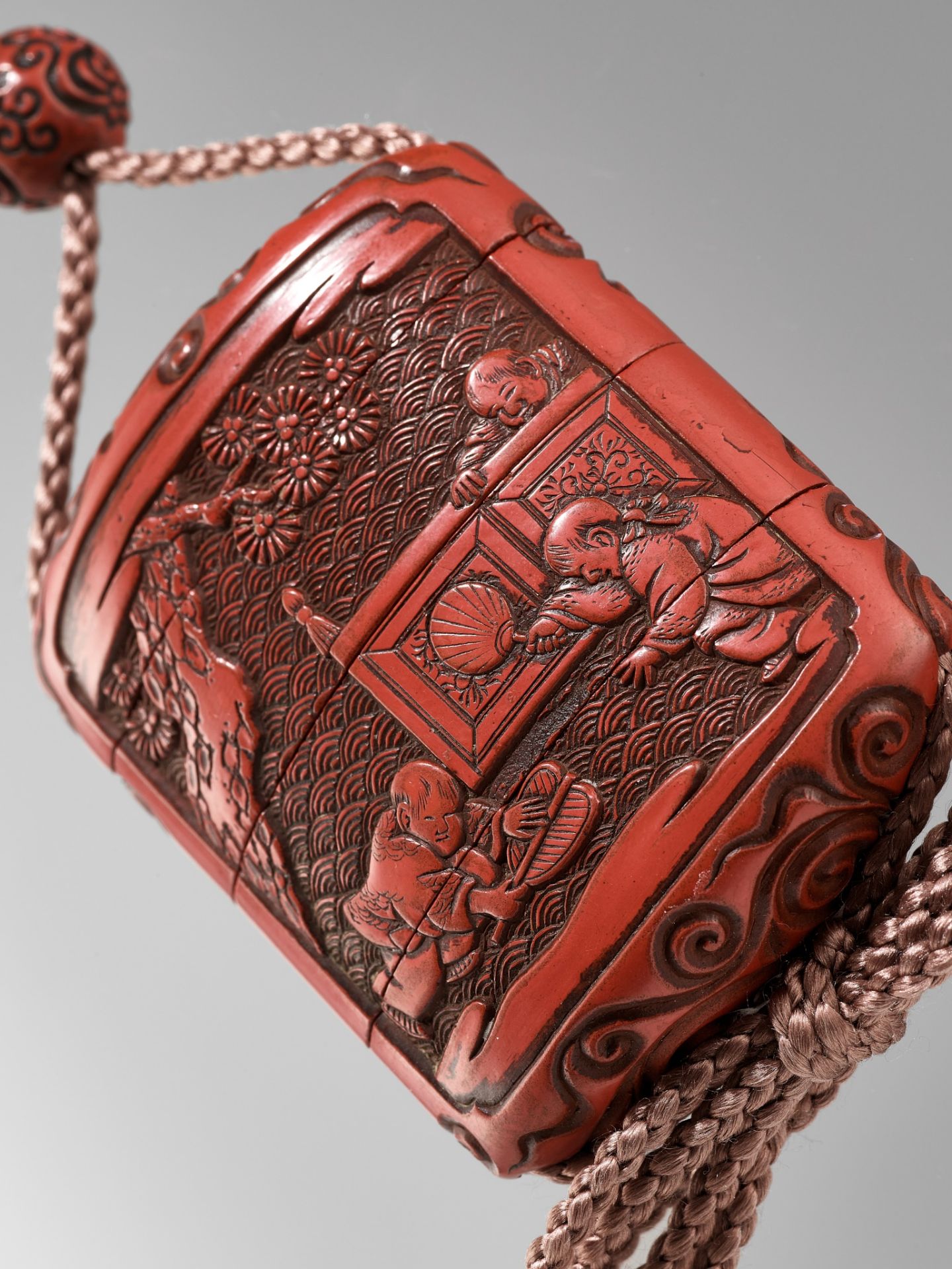 A FINE TSUISHU THREE-CASE LACQUER INRO WITH KARAKO AT PLAY, WITH EN SUITE NETSUKE AND OJIME - Image 3 of 9