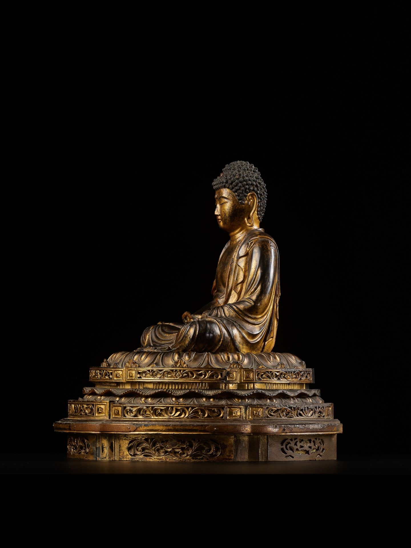 A GILT LACQUERED WOOD FIGURE OF AMIDA NYORAI, EDO - Bild 5 aus 12