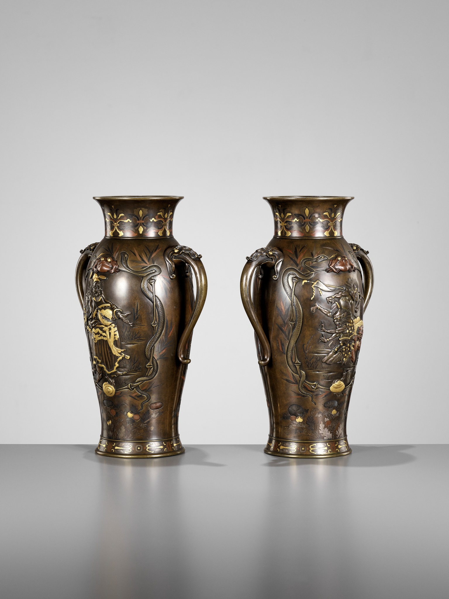 A SUPERB PAIR OF MIYAO-STYLE MIXED-METAL-INLAID AND PARCEL-GILT BRONZE VASES WITH SHOKI AND ONI - Image 12 of 15