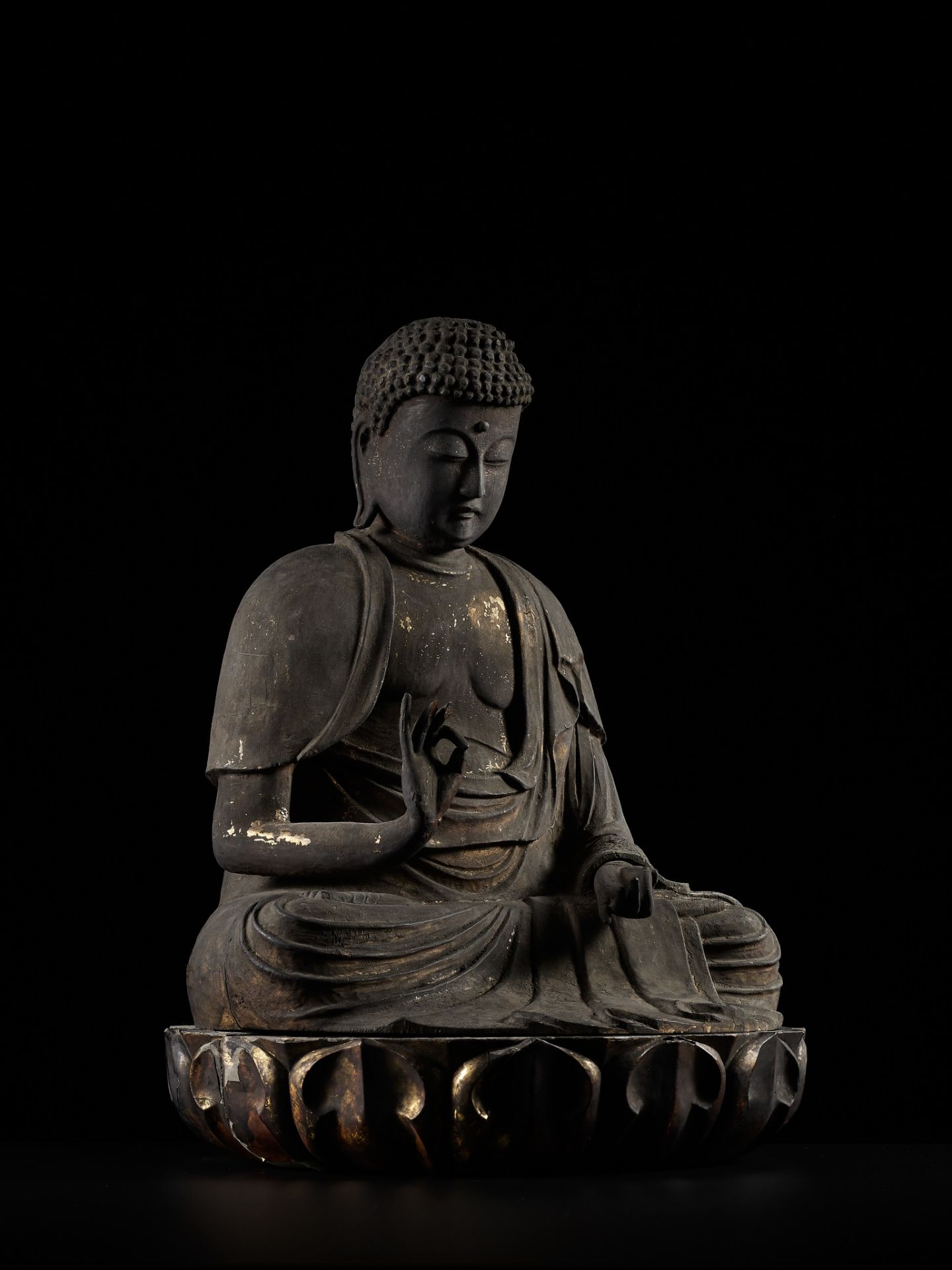 A FINE WOOD FIGURE OF AMIDA NYORAI, LATE MUROMACHI - Bild 11 aus 15