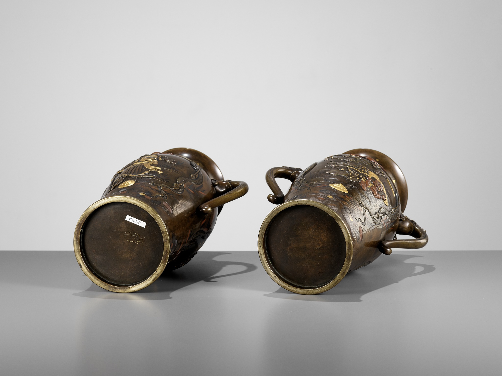 A SUPERB PAIR OF MIYAO-STYLE MIXED-METAL-INLAID AND PARCEL-GILT BRONZE VASES WITH SHOKI AND ONI - Image 15 of 15