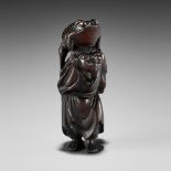 A WOOD NETSUKE OF GAMA SENNIN WITH TOAD