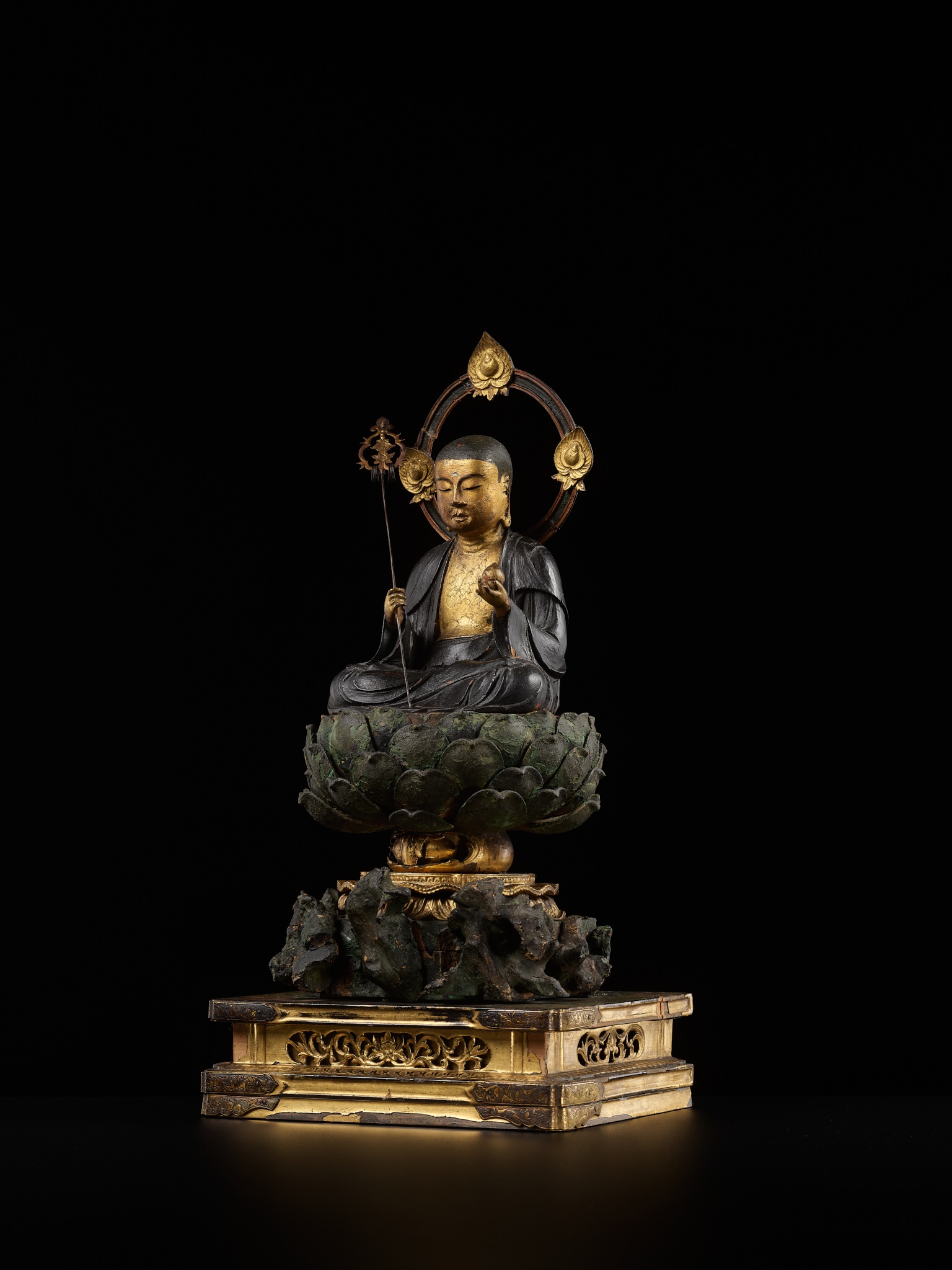 A GILT-LACQUERED FIGURE OF JIZO BOSATSU - Image 5 of 11