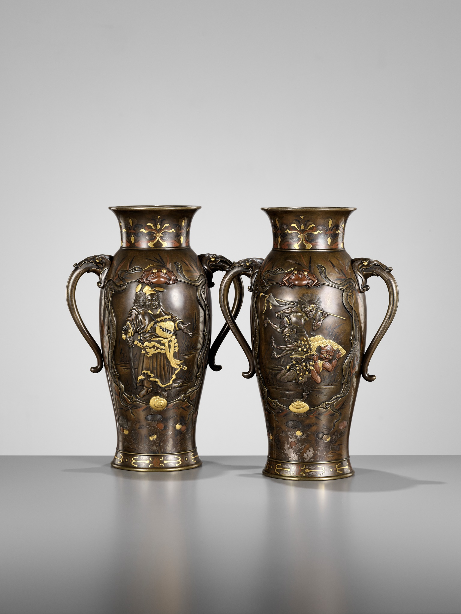 A SUPERB PAIR OF MIYAO-STYLE MIXED-METAL-INLAID AND PARCEL-GILT BRONZE VASES WITH SHOKI AND ONI - Image 11 of 15