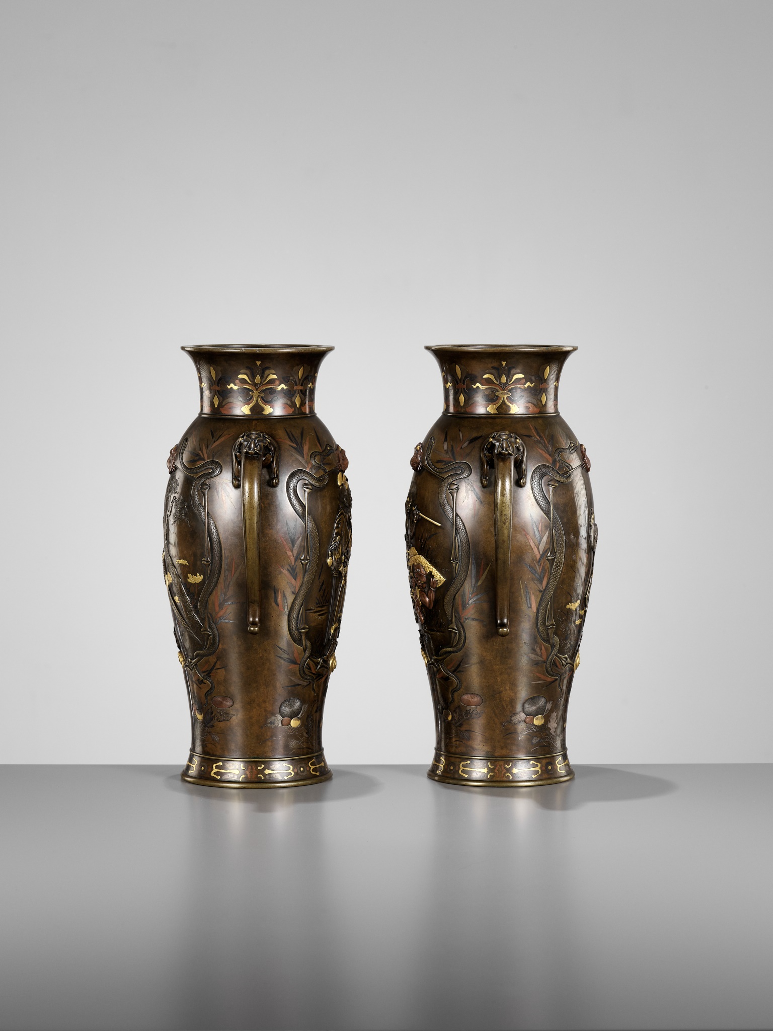 A SUPERB PAIR OF MIYAO-STYLE MIXED-METAL-INLAID AND PARCEL-GILT BRONZE VASES WITH SHOKI AND ONI - Image 13 of 15