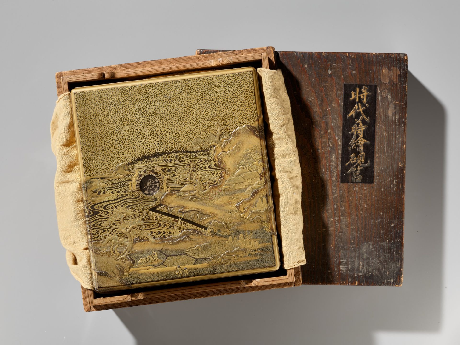 A SUPERB LACQUER SUZURIBAKO WITH A 'WATERWHEEL' MERCURY MECHANISM - Bild 10 aus 17