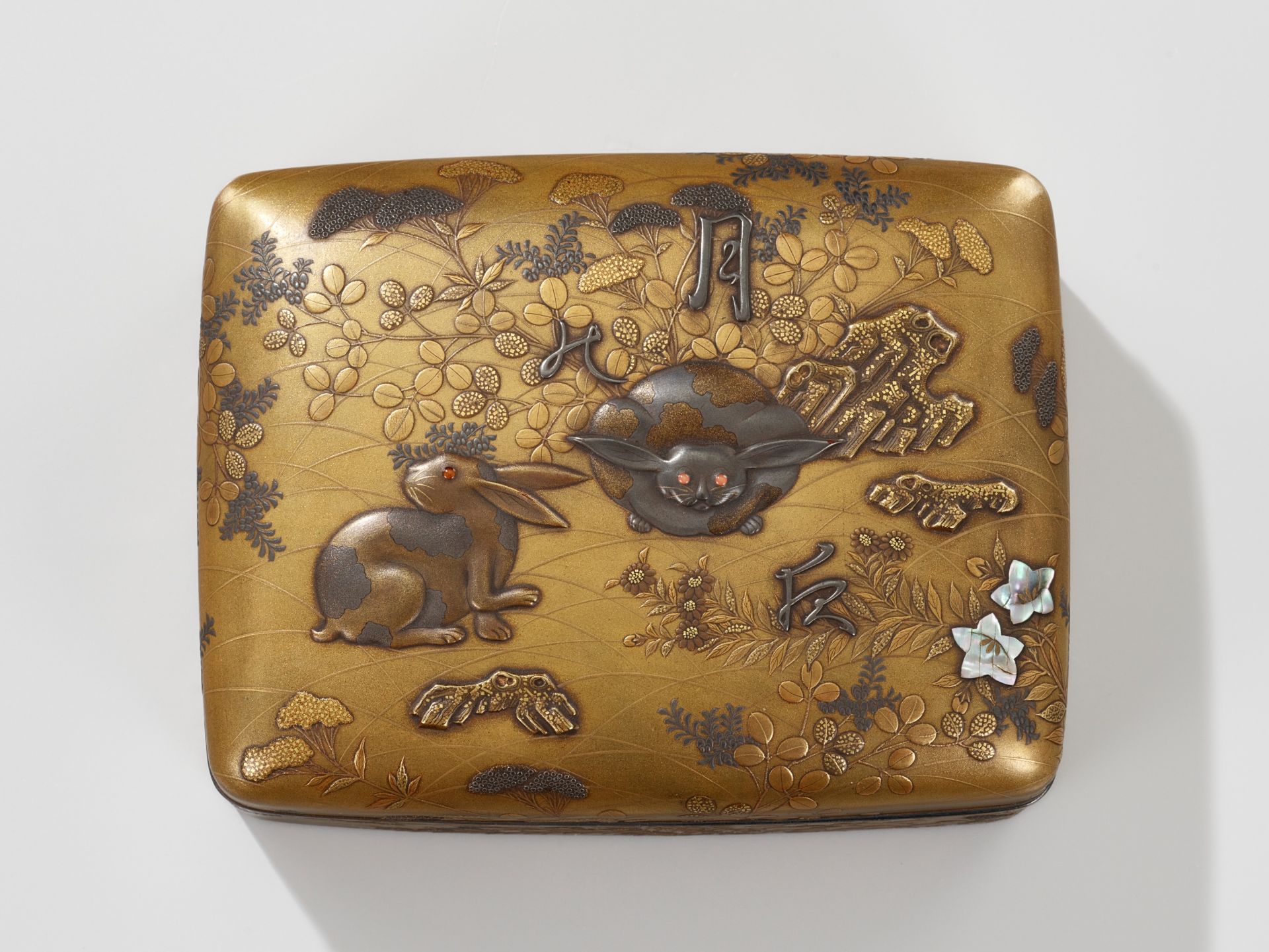 A VERY RARE AND SUPERB INLAID LACQUER BOX AND COVER DEPICTING LUNAR HARES - Bild 9 aus 11
