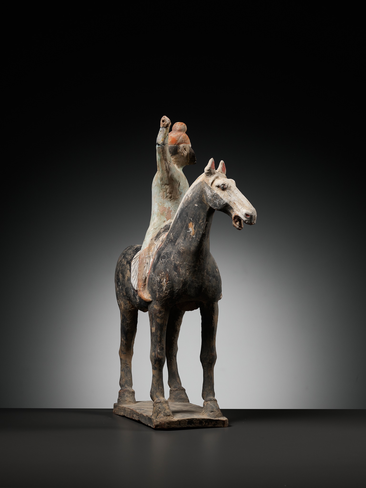 A RARE PAINTED POTTERY HORSE WITH A 'PHRYGIAN' RIDER AND TIGER CUB, TANG DYNASTY - Image 13 of 14