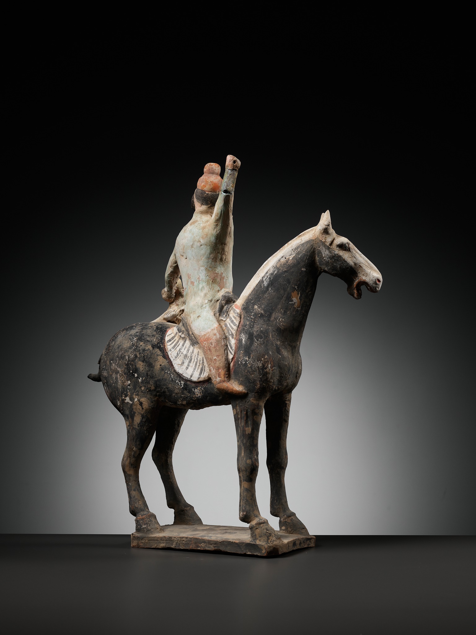 A RARE PAINTED POTTERY HORSE WITH A 'PHRYGIAN' RIDER AND TIGER CUB, TANG DYNASTY - Image 10 of 14