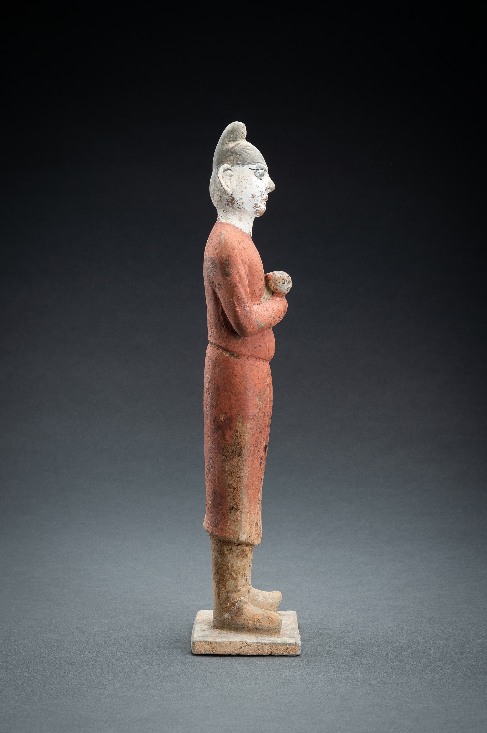 A RARE POTTERY FIGURE OF A COURT SERVANT, TANG DYNASTY - Image 10 of 14