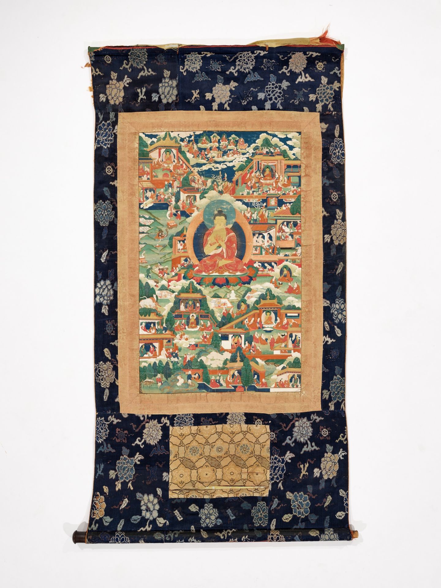 A THANGKA OF BUDDHA SHAKYAMUNI AND CLASSIC BUDDHIST TEACHING STORIES, NEW MENRI STYLE, TIBET,18TH C. - Image 11 of 15