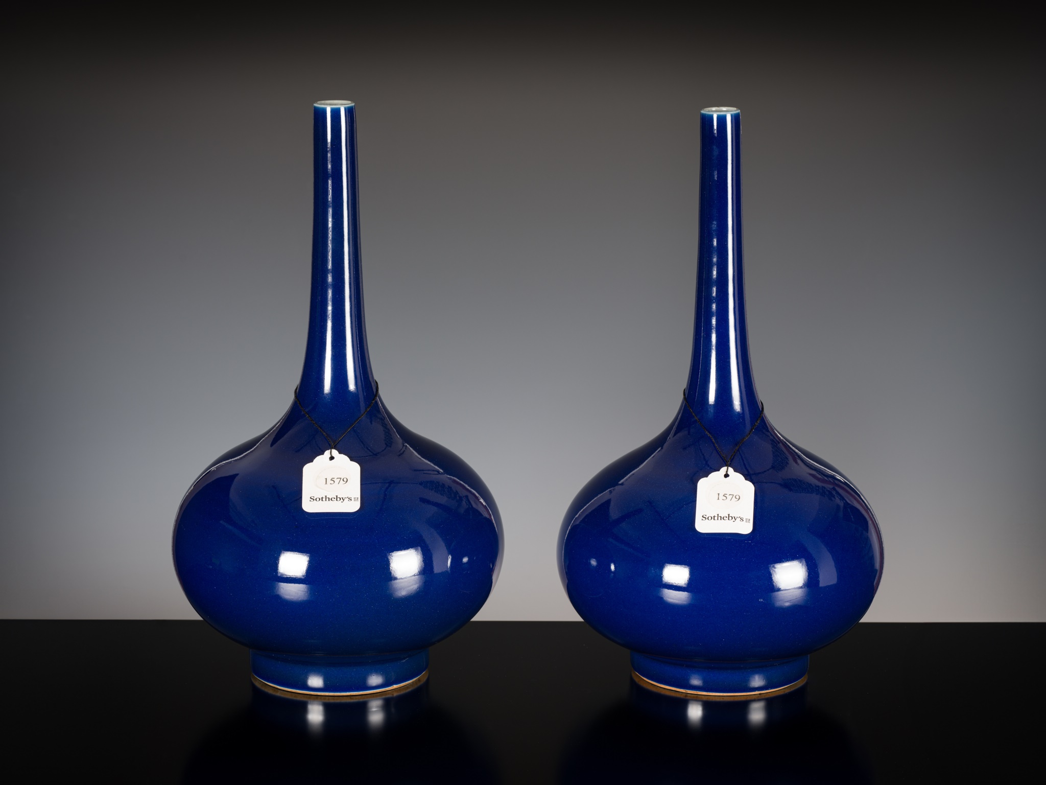 A LARGE PAIR OF BLUE-GLAZED BOTTLE VASES, LATE QING DYNASTY - Image 4 of 5