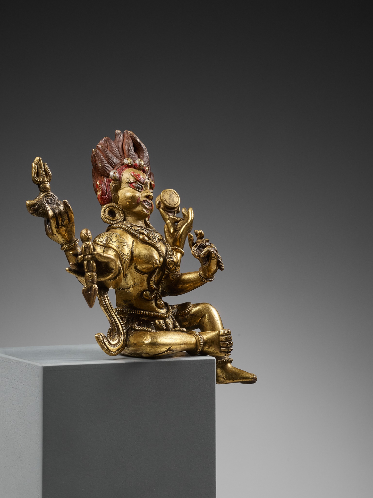 A GILT BRONZE FIGURE OF PALDEN LHAMO, 17TH-18TH CENTURY - Image 6 of 10