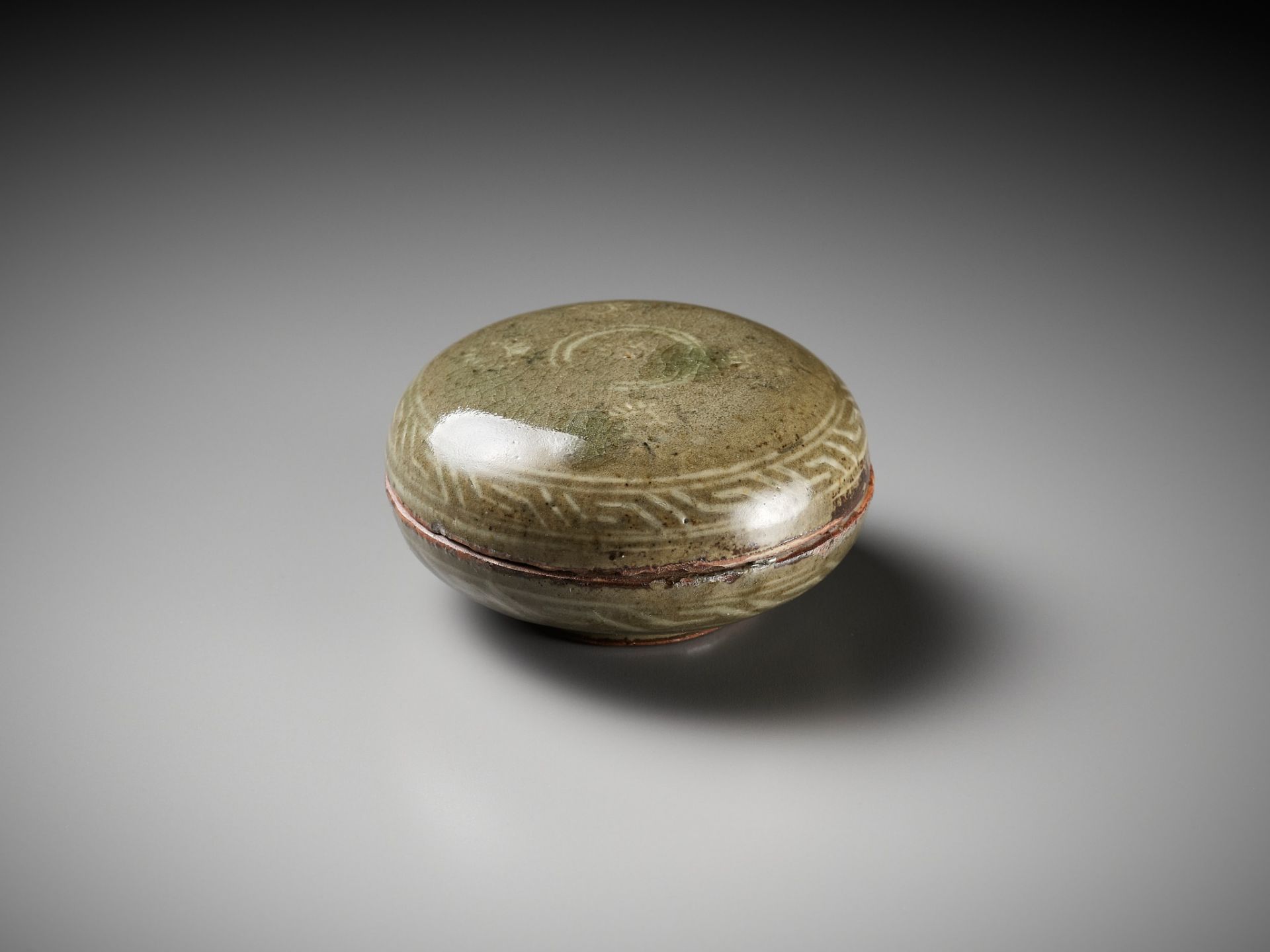 A SLIP-INLAID CELADON BOX AND COVER, GORYEO DYNASTY - Image 9 of 12