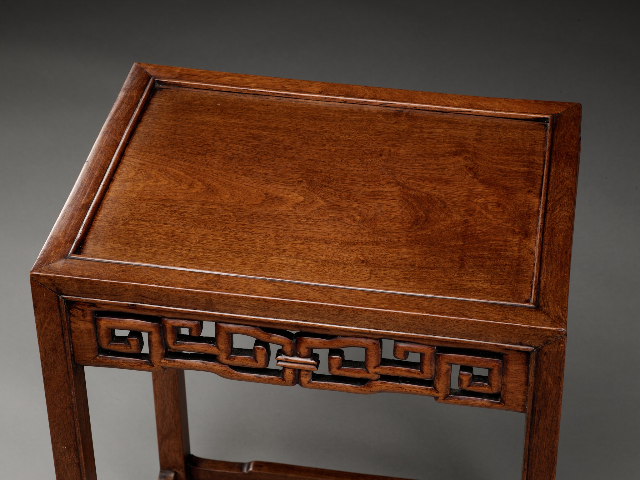 A HONGMU SIDE TABLE, LATE QING DYNASTY TO EARLY REPUBLIC PERIOD - Image 3 of 11