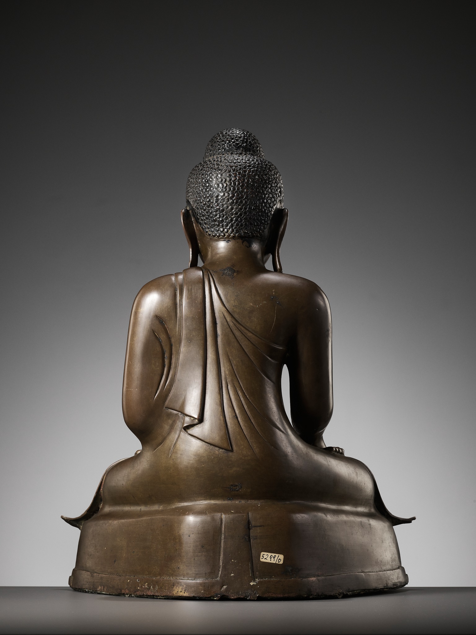 A BRONZE STATUE OF BUDDHA SHAKYAMUNI, MANDALAY PERIOD - Image 10 of 16