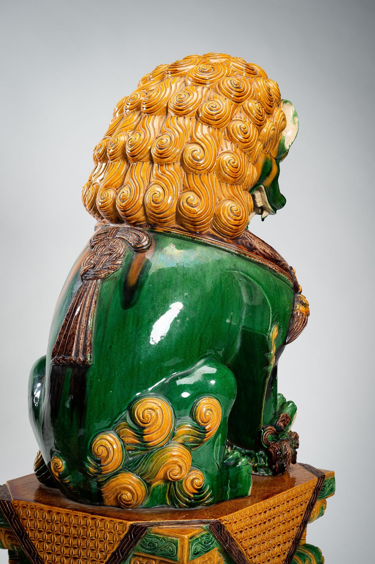A VERY LARGE SANCAI-GLAZED PAIR OF BUDDHIST LIONS, QING - Image 24 of 31