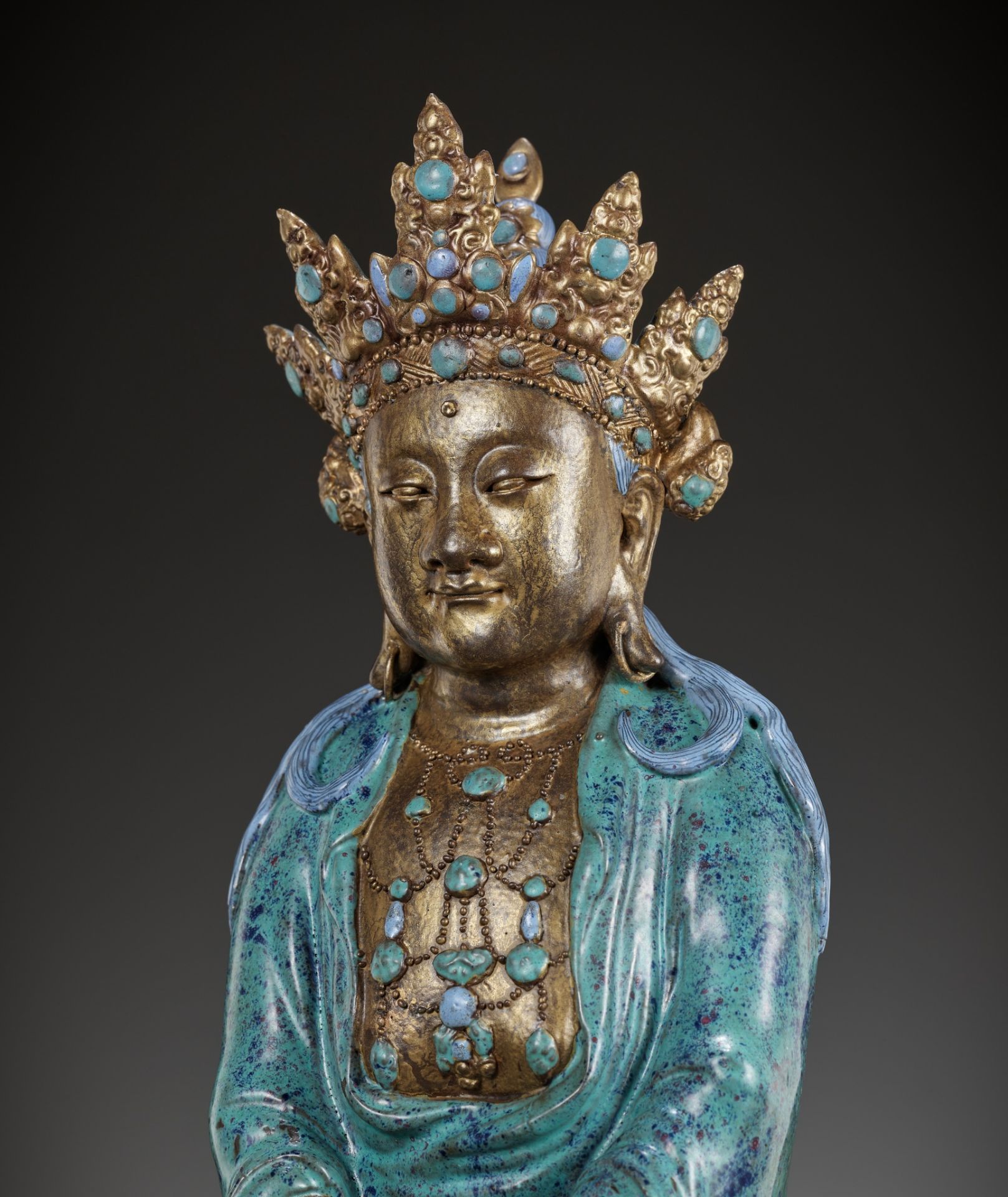 A VERY LARGE ‘ROBIN’S EGG’ ENAMELED AND GILT PORCELAIN FIGURE OF AMITAYUS,QIANLONG TO JIAQING PERIOD - Image 16 of 17